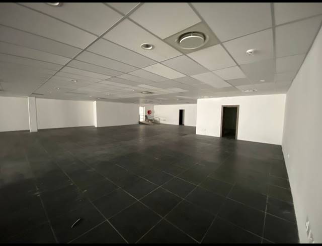 530M² OFFICE TO LET IN SOMERSET WEST CENTRAL